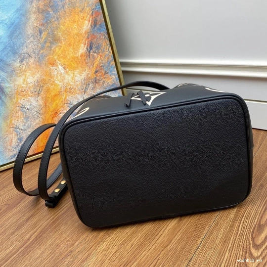 WIS NÉONOÉ LOUIS VUITTON 1110